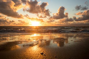 Een zomerse zonsondergang op Schiermonnikoog van Karijn | Fine art Natuur en Reis Fotografie