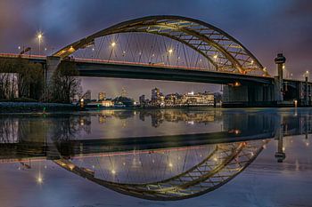 Brienenoord-Brücke bei Sonnenuntergang