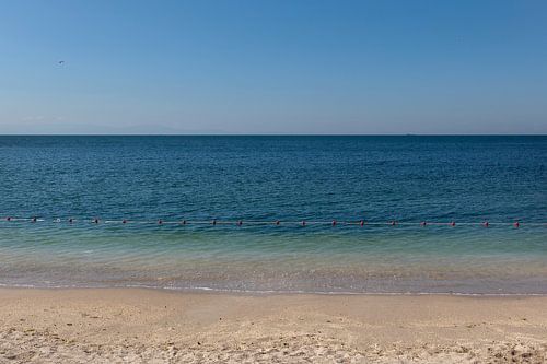 Abstracte foto van een blauwe zee en strand in Istanbul, Turkije.