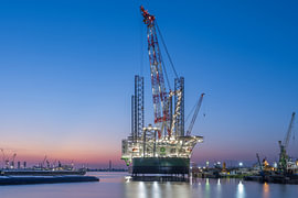 Le Norse Energi dans le Waalhaven à Rotterdam à l'heure bleue