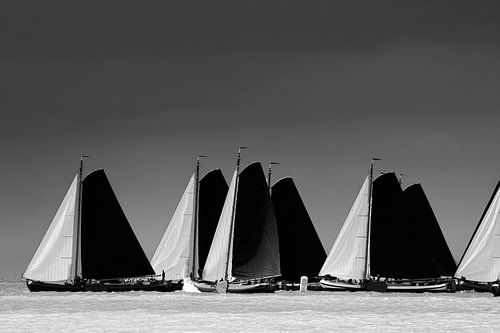 Skutsje regatta. by Jan Brons