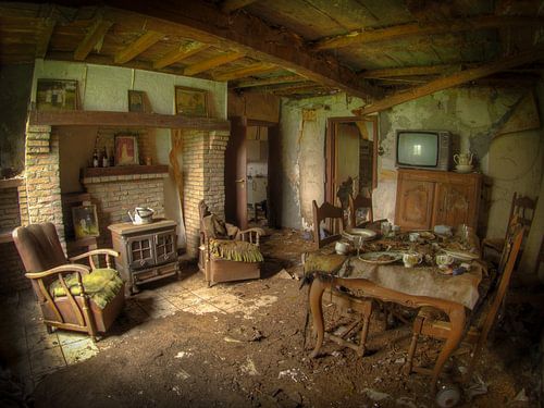 Een verlaten huisje.