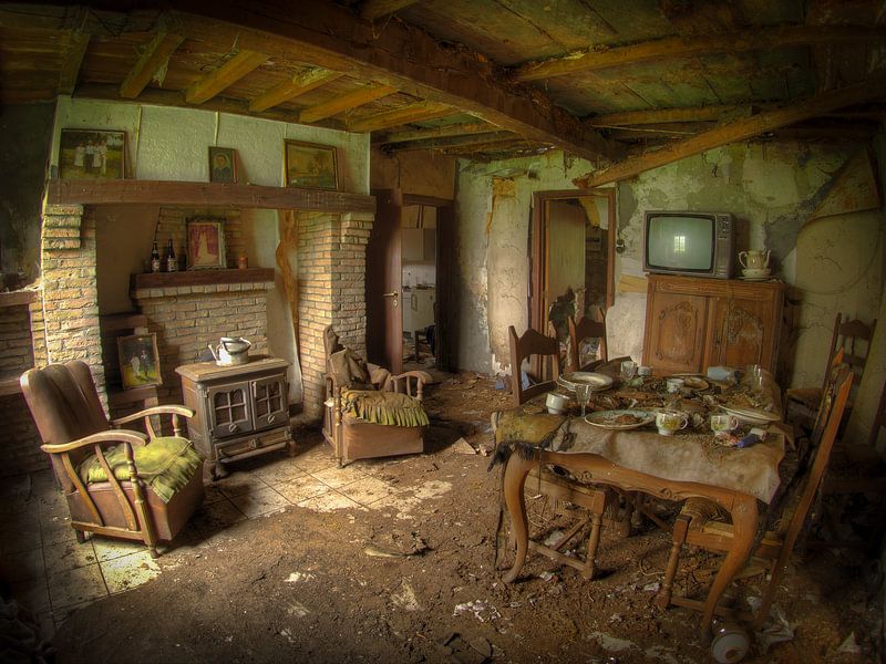 Een verlaten huisje. by Jan Plukkel