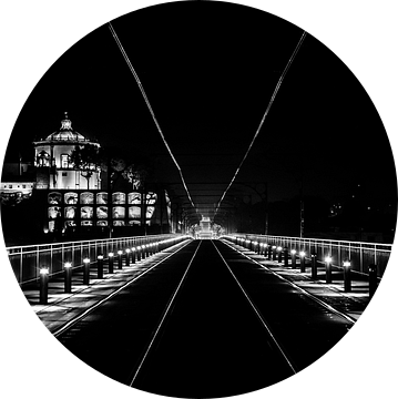 Nachtfoto van de Dom Luis Bridge in Porto, Portugal van Ellis Peeters