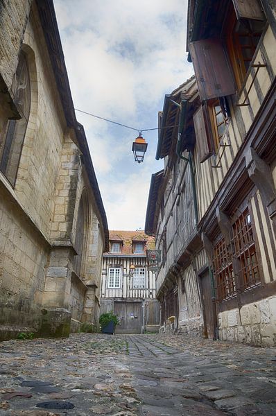 Straatje in Honfleur van Mark Bolijn