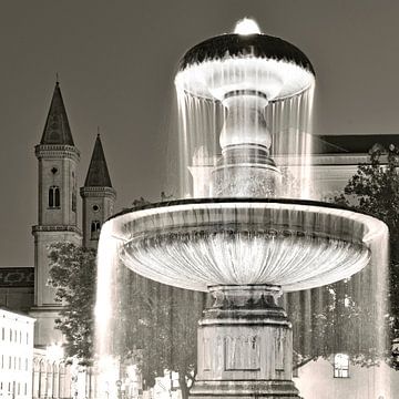 Avonden in Ludwigstrasse - München van Peter Bergmann