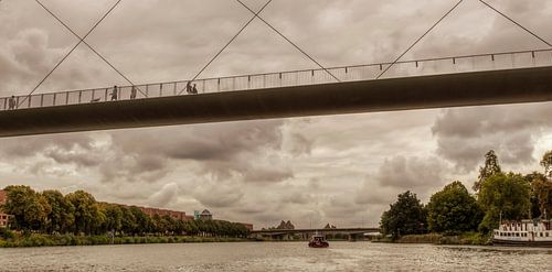 Hoge Brug bij Maastricht vanaf het water