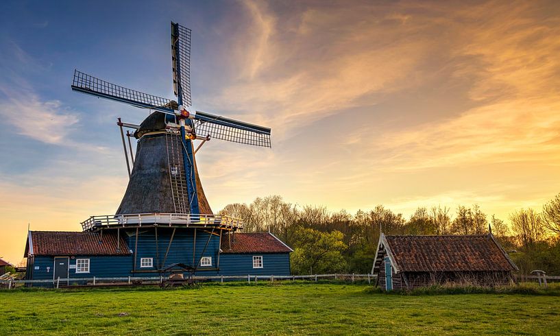 Zonsondergang Bolwerksmolen Deventer, Nederland van Adelheid Smitt