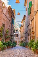 Mooie straat in het mediterrane dorp Valldemossa op Mallorca Spanje