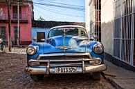 Oldtimer classic car in Cuba in het centrum van Havana. One2expose Wout kok Photography.  van Wout Kok thumbnail