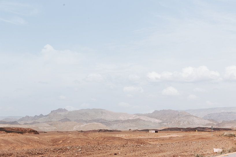 Dry mountain area in Jordan by Nicoline Rodenburg