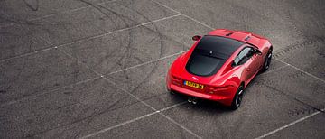 Jaguar F type coupé V6 s rouge sur Ansho Bijlmakers