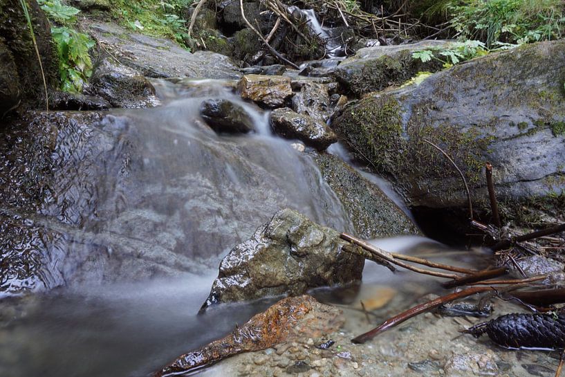Kleine waterval van Robert van Nieuwaal