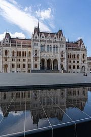Ungarisches Parlament in Budapest Stadt Vertical
