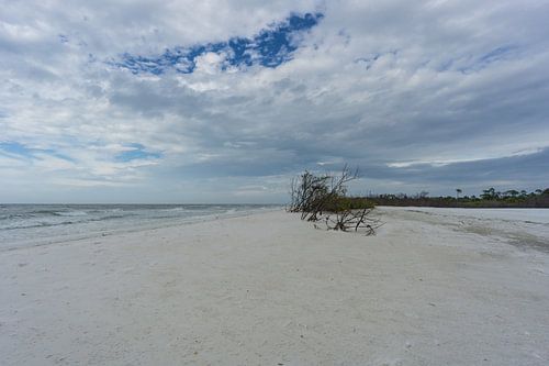 USA, Floride, Tempête sur la plage de sable blanc de l'île de la lune de miel