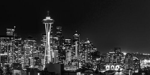 Adembenemende panoramische skyline van Seattle bij nacht | Monochrom