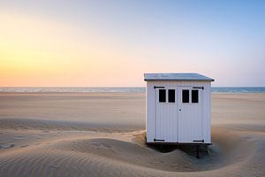 Cabine de plage au coucher du soleil