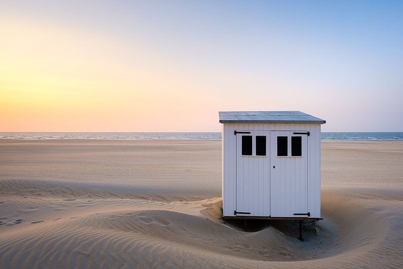 Cabine de plage au coucher du soleil par Johan Vanbockryck