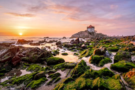 Capela do Senhor da Pedra — Lumière sur l’Atlantique