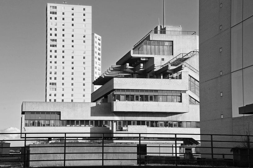 Rathaus von Terneuzen, Brutalismus, schwarz-weiße Architektur von Anne Hana