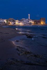 Betoverende gloed van het blauwe uur boven Punta Secca op Sicilië's Enchanti van PhotoCluster