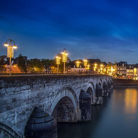 Photo de l'heure bleue du Sint Servaatbrug à Maastricht sur Bart Ros