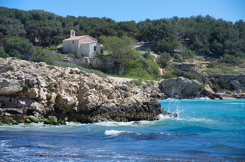 Kust aan de Côte d'Azur bij Sausset les Pins