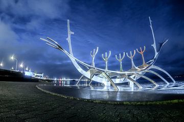 Solfar, een stilistische weergave van een Vikingschip van Gerry van Roosmalen