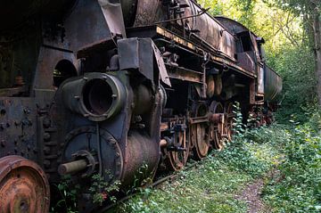 Abandoned steam train by Tim Vlielander