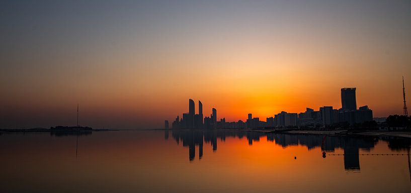 Lever de soleil à Abu Dhabi 02 par Roy Manuhutu