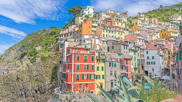 Kleurrijk Riomaggiore, een van de dorpen van Cinque Terre (Italië)