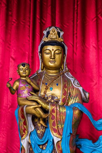 Guanyin met Kind – De Gevende Moeder van Mededogen