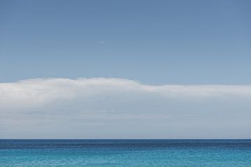 De azuurblauwe zee van Calabrië in Italië van Photolovers reisfotografie