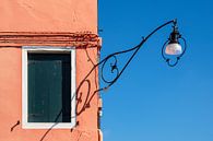 Detail van een gebouw op het eiland Burano bij Venetië van Rico Ködder thumbnail