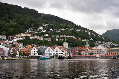 Journée morne au port de Bergen, Norvège sur Ylenia Di Pietra