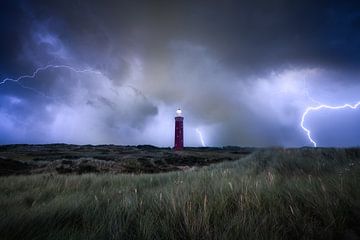 Thunderstruck - Onweer bij Vuurtoren 'Westhoofd' bij Ouddorp van Niels Dam
