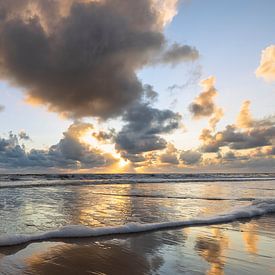 Wolkenspiel über dem Meer von Christoph Schaible