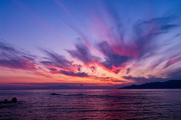 Schöne Sonnenuntergang in Griechenland von Miranda van Hulst