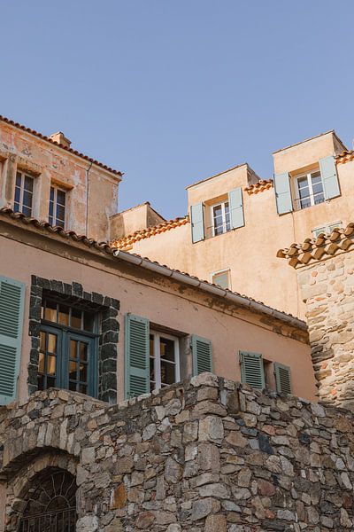Huizen in Saint-Tropez Zuid-Frankrijk van Amber den Oudsten