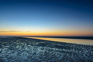 Sonnenuntergang am Strand von Schiermonnikoog am Ende des Tages von Sjoerd van der Wal Fotografie