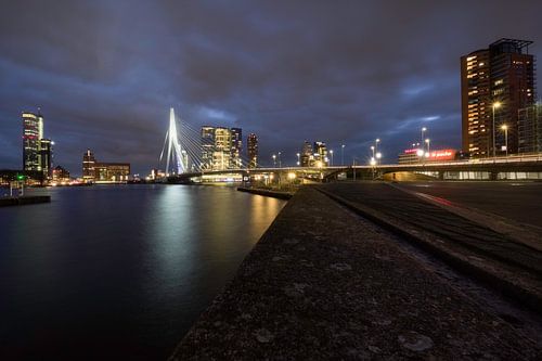 Rotterdam in de avond