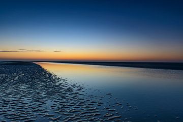 Kleurrijke zonsondergang op het strand van Schiermonnikoog van Sjoerd van der Wal Fotografie