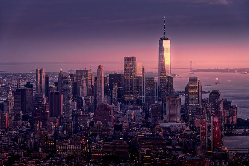 New York City skyline bij zonsondergang van Mark Bolijn
