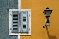 Volets fermés lors d'une chaude après-midi dans la ville de rêve de Rovinj (Istrie). par Gert van Santen Aperçu