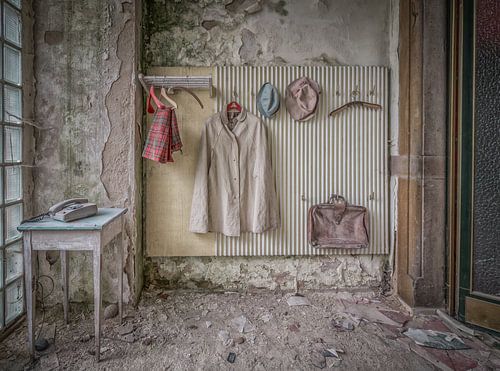 The waiting room.