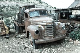 Oude afgedankte vrachtwagen by Sander Meijering