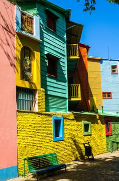 Façades de maisons colorées dans la rue Caminito La Boca à Buenos Aires, en Argentine. sur Dieter Walther