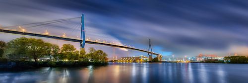 Haven van Hamburg met Köhlbrand-brug en containerterminal