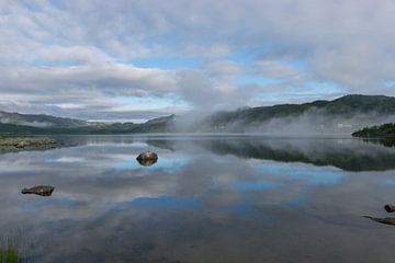 Idyllisch meer in Noorwegen van Patrick Verhoef