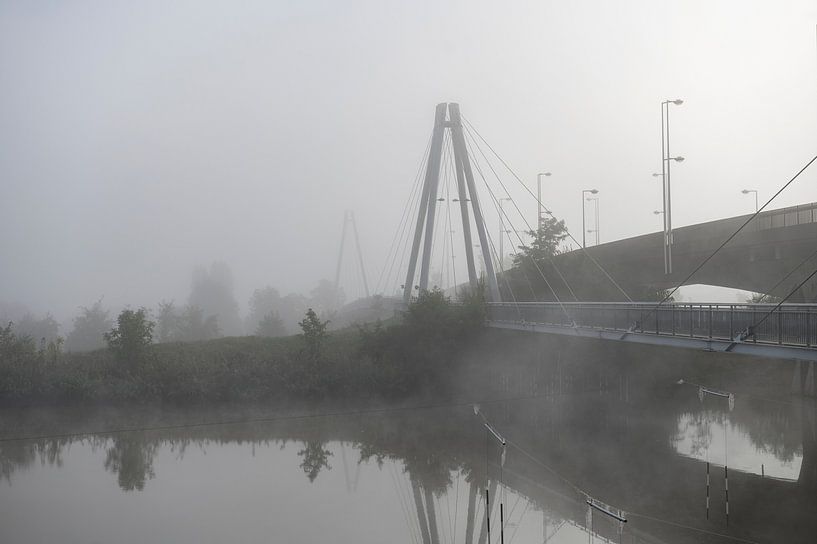 La passerelle de la Méchelle, by Richard Wareham